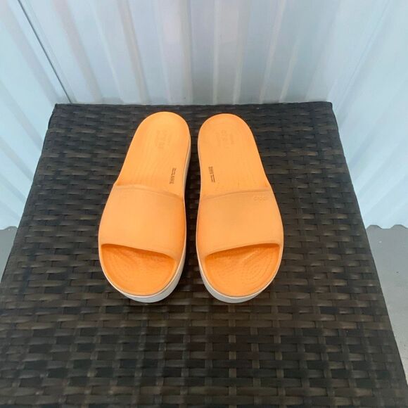 Crocs platform sandals, women’s size 10 - Picture 2 of 9